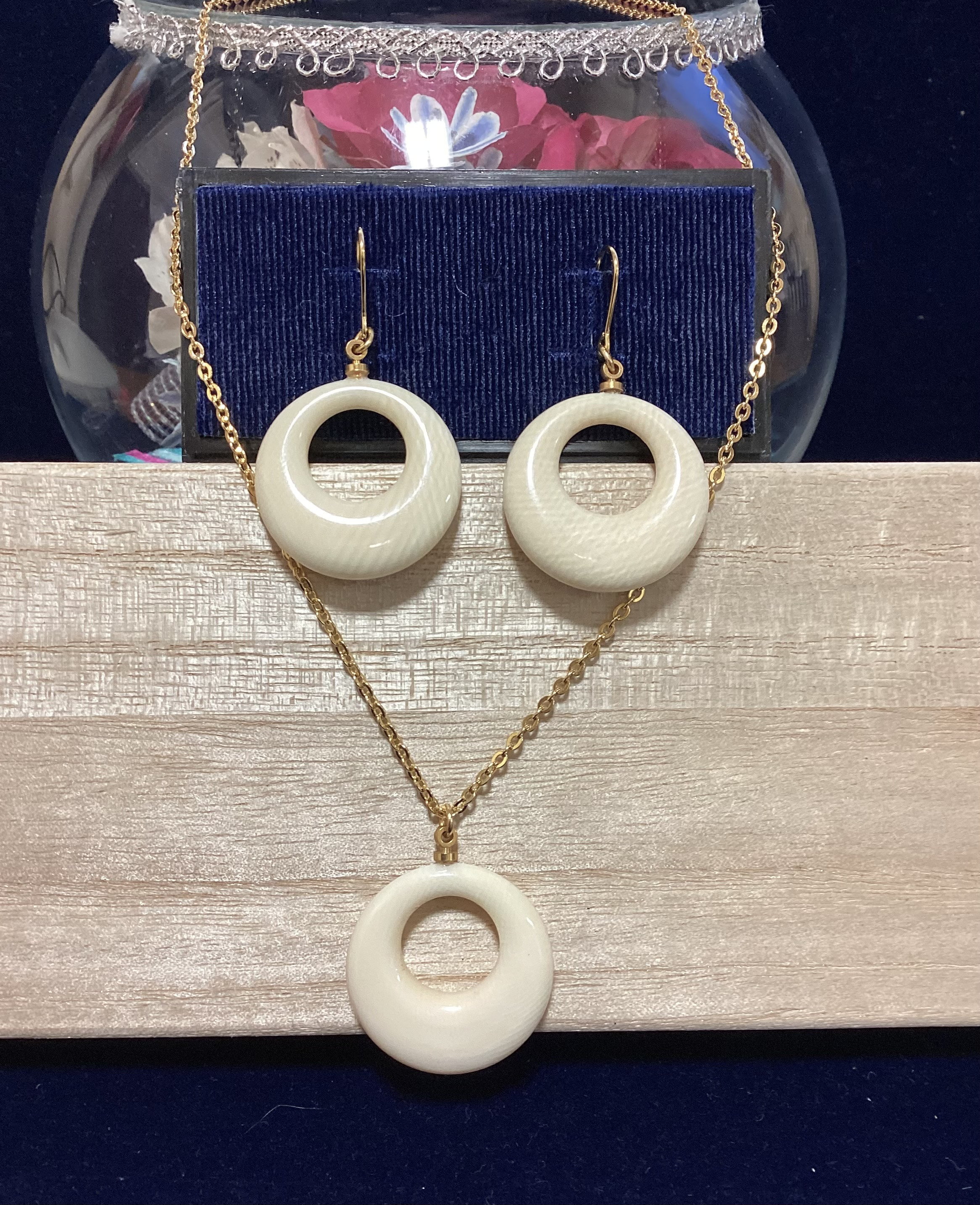 ☆本象牙ペンダント・ピアスお買い得セット価格！（A)※ ネックレス