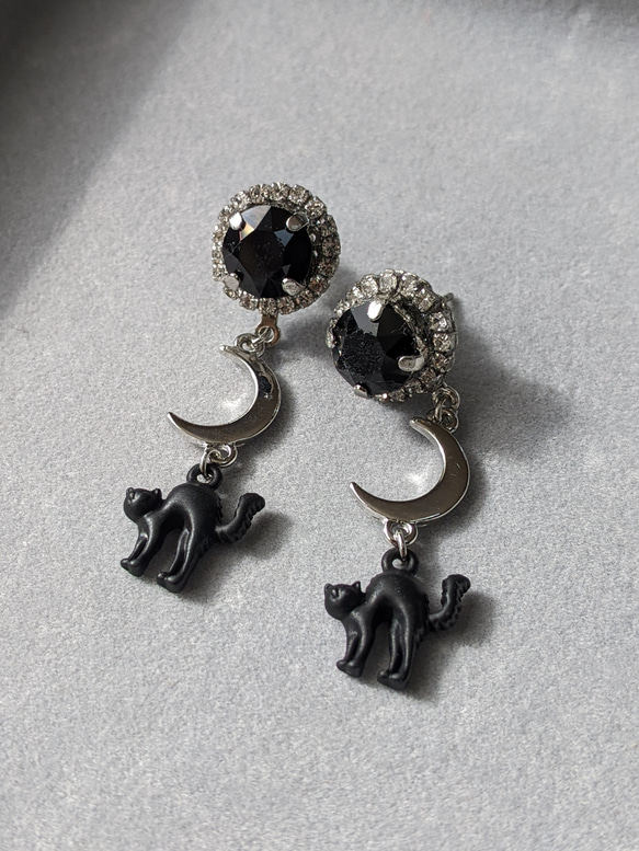 黒猫のピアス〈やんのかステップ〉 ピアス（スタッド・一粒） 縁側cafe