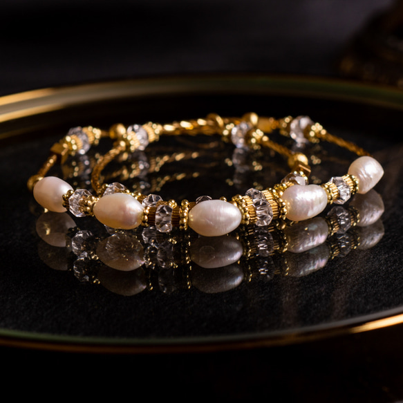 情迷凡爾賽 // C1355珍珠白水晶黃銅雙圈手鍊 第1張的照片
