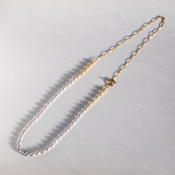 [剩餘 1 件] 珍珠 x 鏈條壁爐項鍊 73 公分灰色水滴珍珠和金箔長項鍊 免運費 第2張的照片