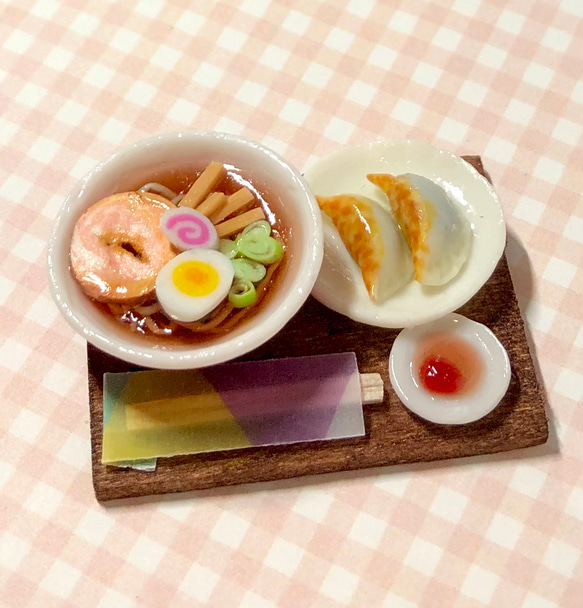 しょうゆラーメンと餃子（小）セットのミニチュア 1枚目の画像