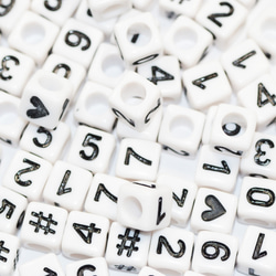 レタービーズ 数字 ハート シャープ 白地 黒文字 ６ｍｍキューブ プラビーズ ２０グラム入りミックスパック SU１ 2枚目の画像