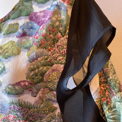 着物リメイク ハンドメイド ロングベスト 絹 黒 花柄 ベスト り