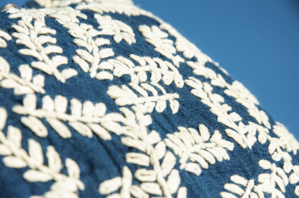 手縫い純綿サイドバックパック/刺繍クロスボディバッグ/刺繍ショルダーバッグ/インディゴ 手縫い藍染バッグ-フラワー クリスマス 6枚目の画像