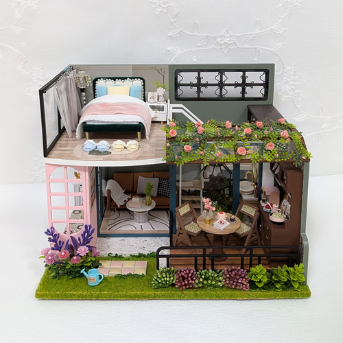 HALF OF THE GARDEN』ミニチュアドールハウスの完成品です その他 