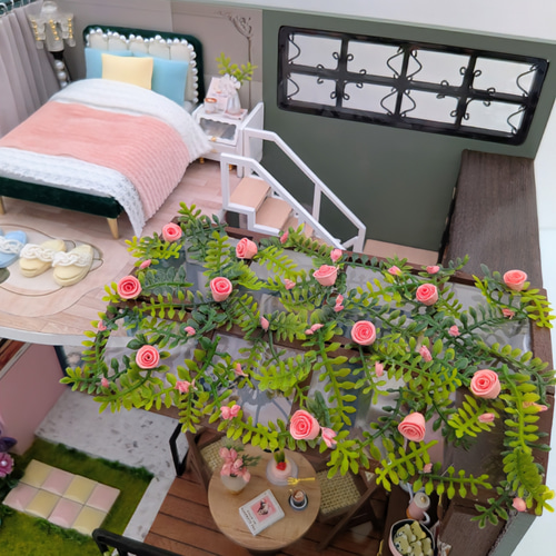 HALF OF THE GARDEN』ミニチュアドールハウスの完成品です その他