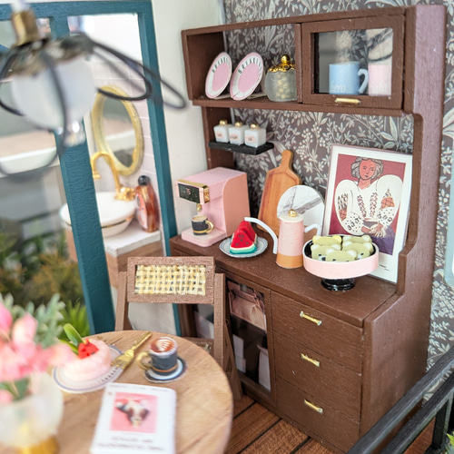 HALF OF THE GARDEN』ミニチュアドールハウスの完成品です その他