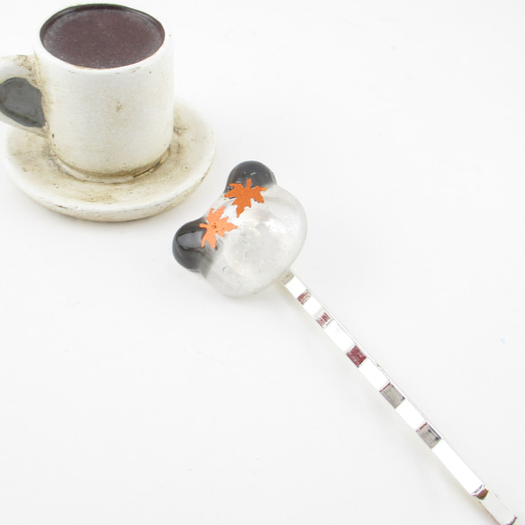 クォーツパンダは紅葉に乗じてかくれんぼしているけれど、こちらからはしっかりと見えてます♪<1点ものヘアピン>HP156 2枚目の画像