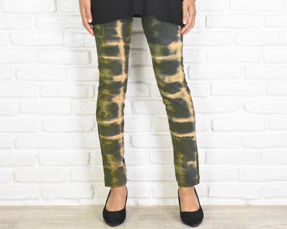 極上の穿き心地！とってもユニークな手染めのスキニーストレートストレッチロングパンツ　バンブーグリーン　大きいサイズあり