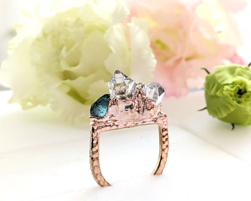 ハーキマーダイヤモンドとスモーキーブルートルマリンのリング ピンク