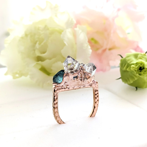 ハーキマーダイヤモンドとスモーキーブルートルマリンのリング ピンク
