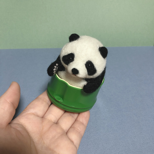 パンダくまちゃん（グリーン）　　羊毛フェルト パステルピンクくまさん パステルグリーンパンダさん マグネット