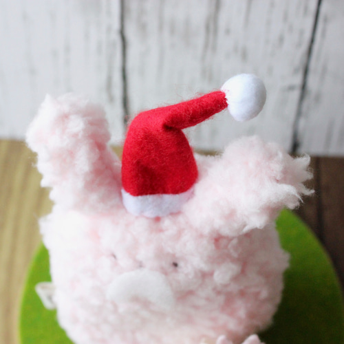 ハンドメイド❣️サンタうさぎちゃんクリスマスアレンジ❣️ 🌱新商品🌱 『サンタさんだ！持ちますマスコット』 （#ちいかわ