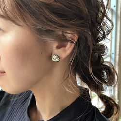 [マーガレット] 刺繍 ピアス  ノンホールピアス イヤリング 選べる金具 2枚目の画像