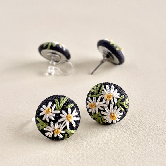 [マーガレット] 刺繍 ピアス  ノンホールピアス イヤリング 選べる金具 1枚目の画像