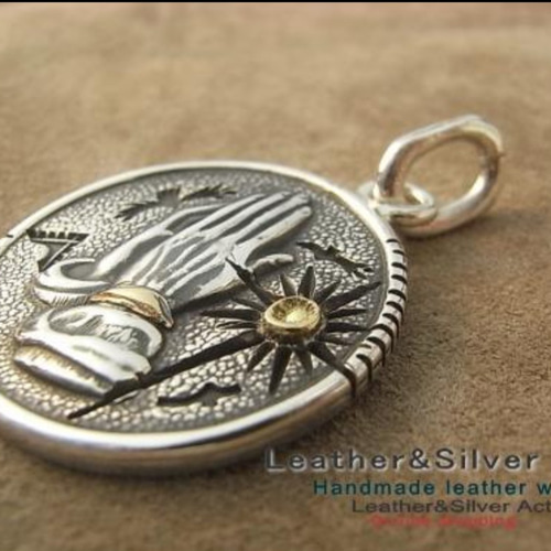 祈りの手　フリーメイソン 秘密結社 　 シルバーネックレス　925　ハンドメイド ハンドメイド 祈りの手 フリーメイソン 秘密結社 925 k18