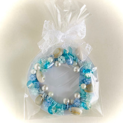 コットンパールとビーズと貝殻のシュシュ 4枚目の画像