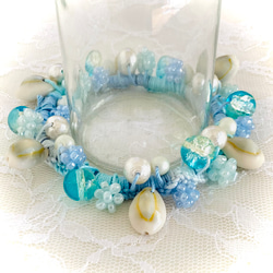 コットンパールとビーズと貝殻のシュシュ 1枚目の画像