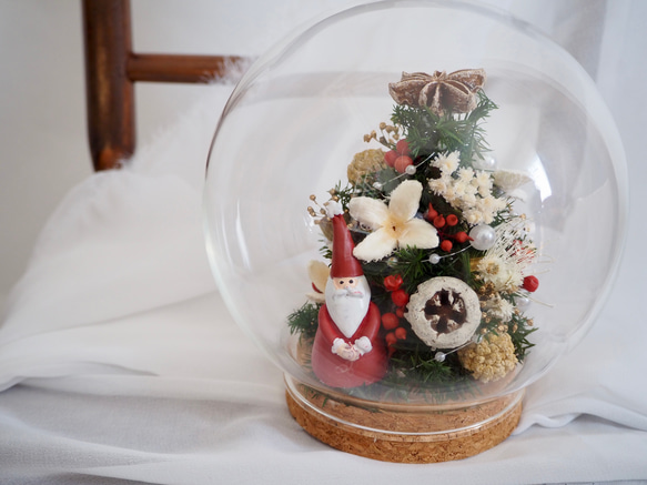 ガラスの中のクリスマスツリー christmas glass dome 1枚目の画像