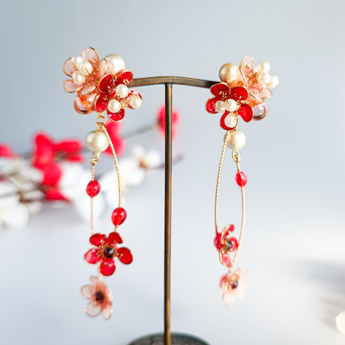 梅の花 舞う花 red flower コットンパール ピアス・イヤリング