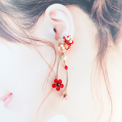 梅の花 舞う花 red flower コットンパール ピアス・イヤリング