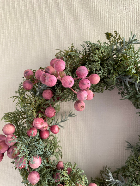 『Creema限定』【送料無料】くすみピンクの木の実のクリスマスリース　アーティフィシャルフラワー　A-288 3枚目の画像