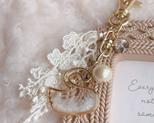 白鳥♡キーホルダー 冬 雪 白鳥 キーホルダー バックチャーム タッセル