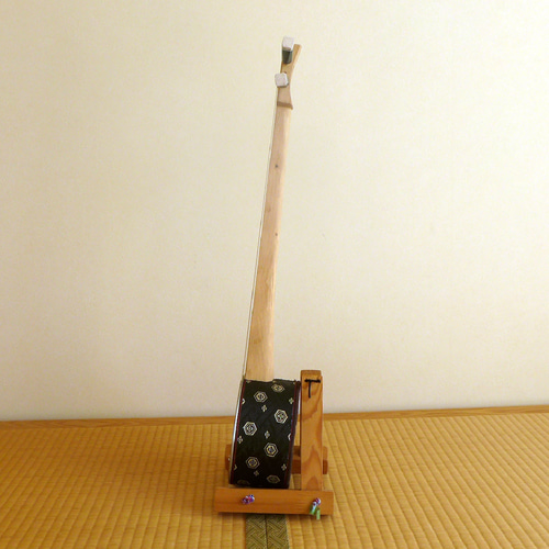カンカラ三線 Amazon.co.jp: マチダヤ カンカラ三線 バチ・チューナー・教則本