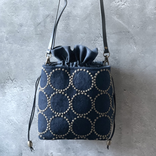⚮̈ミナペルホネン tambourine navy + khaki ネリオバッグ あおり巾着  