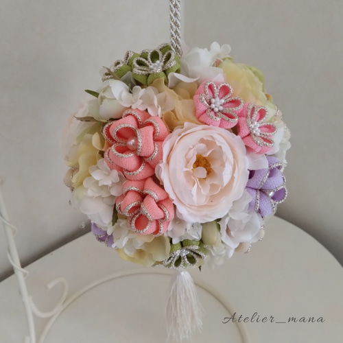 つまみ細工のボールブーケ　カラフル　大　結婚式　前撮り　打掛 Amazon.co.jp: つまみ細工ボールブーケ⑬結婚式（白無垢打掛