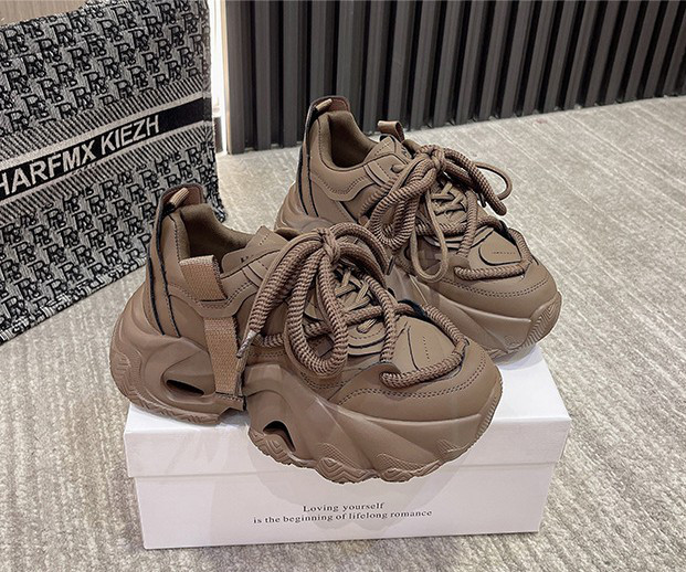 本革透かし彫りダンパー底オヤジ靴女2023年秋冬新作小柄スリムカジュアルスニーカー23-1117