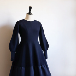 已經賣完了！ [在迷人的場景中看起來很棒◎]由不同材質製成的WHOLEGARMENT連身裙[海軍藍] 第10張的照片