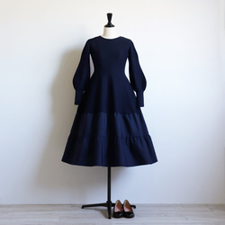 已經賣完了！ [在迷人的場景中看起來很棒◎]由不同材質製成的WHOLEGARMENT連身裙[海軍藍] 第8張的照片