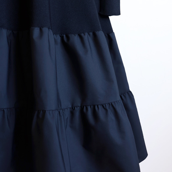 已經賣完了！ [在迷人的場景中看起來很棒◎]由不同材質製成的WHOLEGARMENT連身裙[海軍藍] 第15張的照片