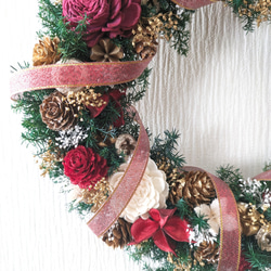 リースBOXでお届け★王道 Xmasカラーꊛ໋̝❅☃ 木の実とリボンのクリスマスリース・外径25cm 3枚目の画像