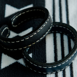 送料無料★レザーバングル(Black&Navy)★leather bangle★OnlyOneItem 2枚目の画像