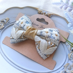 トリプルリボンのバレッタ ＊フレンチブルー×アイスブルー＊フラワーカボション トリプルリボンのバレッタ ＊フレンチブルー×アイスブルー＊フラワー