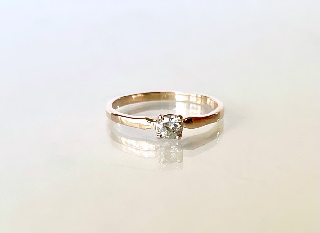 一粒ダイヤモンドの指輪