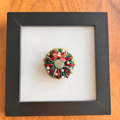 ❄︎クリスマス❄︎クリスマスリースのビーズ刺繍ブローチ