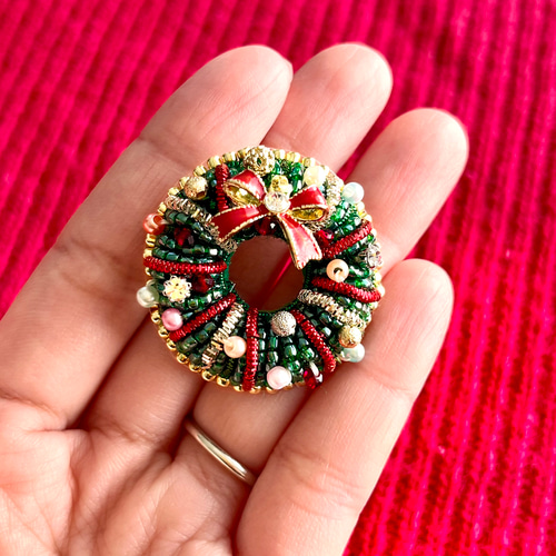 ❄︎クリスマス❄︎クリスマスリースのビーズ刺繍ブローチ ❄︎クリスマス❄︎クリスマスリースのビーズ刺繍ブローチ