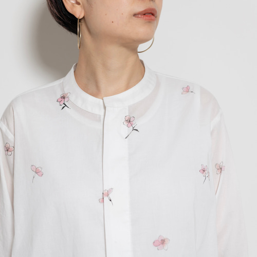 未使用 SACRA 比翼仕立て パープル ブラウス 比翼仕立てノーカラーブラウス【手描き桜】 ブラウス akkaの手描き服