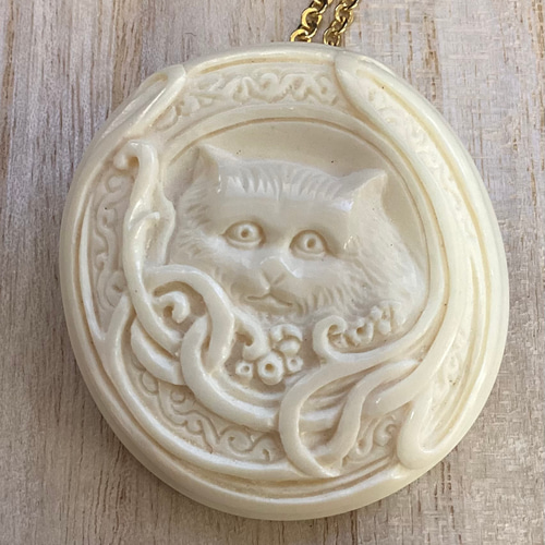 ☆本象牙象（猫）ブローチ＆ペンダントヘッド 2way BY-3☆ ブローチ