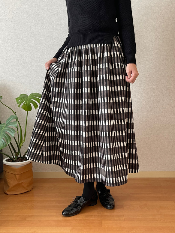 春　スッキリとしたギャザースカート　北欧　カラーデニム　洗える　ロング　 1枚目の画像