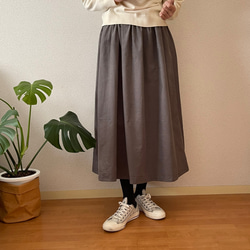 冬　暖かい　　チャコール　スモークカラーのコーデュロイ　ギャザースカート 6枚目の画像