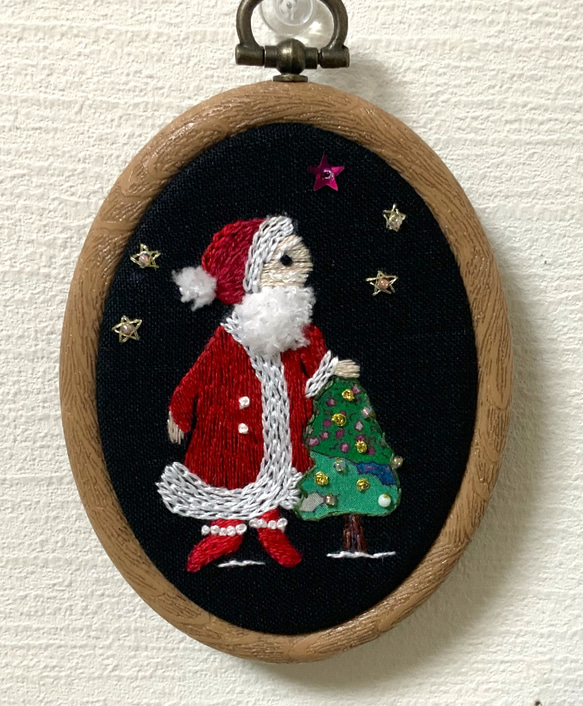 手刺繍 クリスマス サンタクロース 楕円 ミニサイズ 1枚目の画像