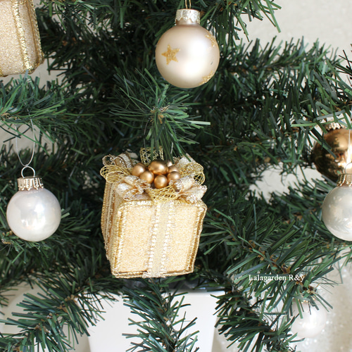 プレゼントボックスのオーナメント キラキラ 華やか クリスマス