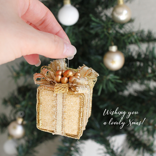 プレゼントボックスのオーナメント キラキラ 華やか クリスマス