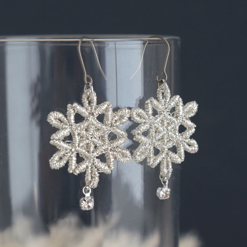 お得な2点セット♪雪の結晶刺繍レースピアス/イヤリング