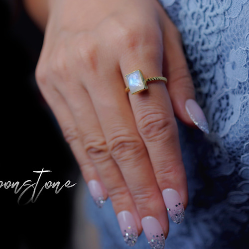 ☆新作☆『ロイヤルブルームーンストーン』の世界でひとつの天然石  