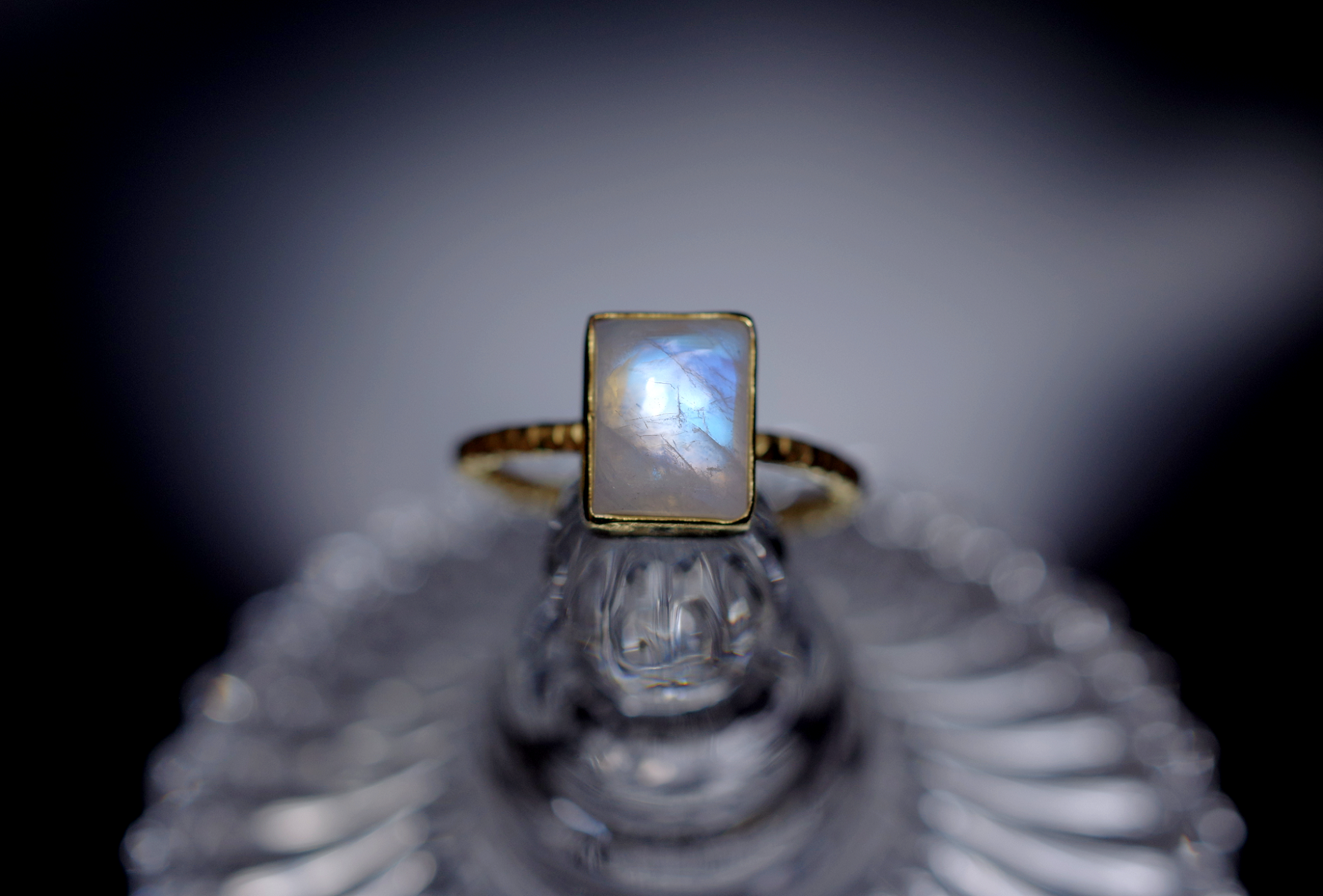 ☆新作☆『ロイヤルブルームーンストーン』の世界でひとつの天然石リングsilver925 + 18kgpコーティング